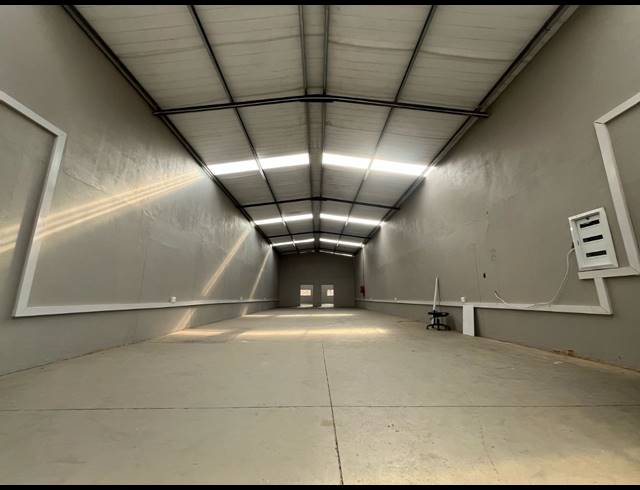 300M² WAREHOUSE TO LET IN HENNOPSPARK